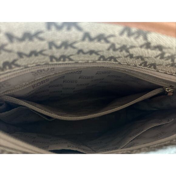 Michael Kors Brown Signature Tote Gold Texture. Excellent Condition!!129 - Picture 7 of 12